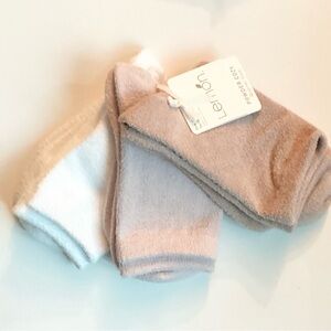 Lemon Woman’s Quarter Socks NWT